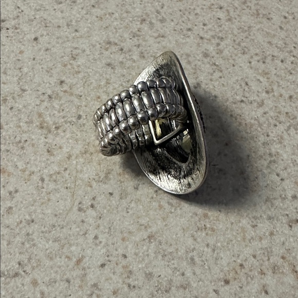 Vintage  Ring with Yellow Gemstone - Picture 5 of 5